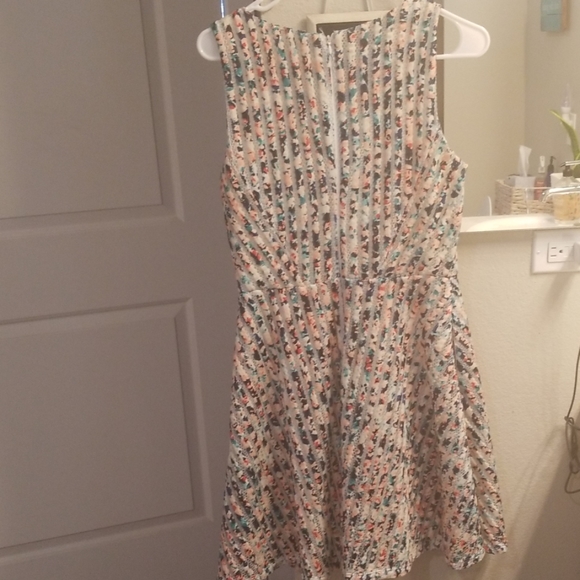 Dress - Picture 4 of 5